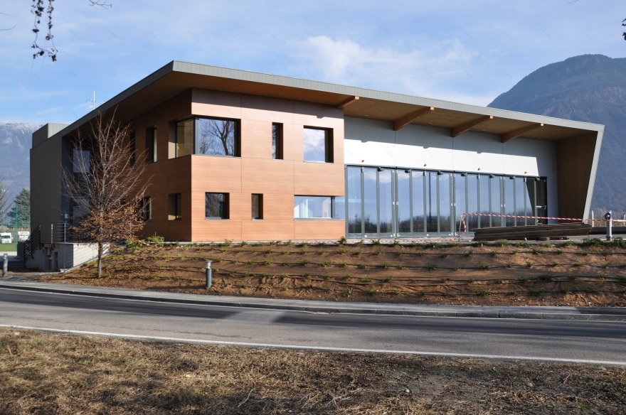 意大利博尔扎诺消防局新兵营室内设计-0