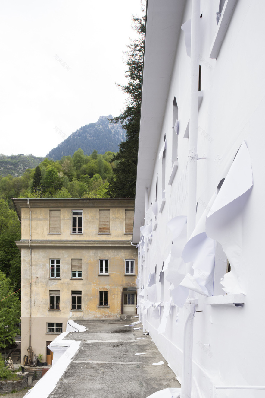 瑞士巧克力工厂“纸建筑”的临时空间艺术-14
