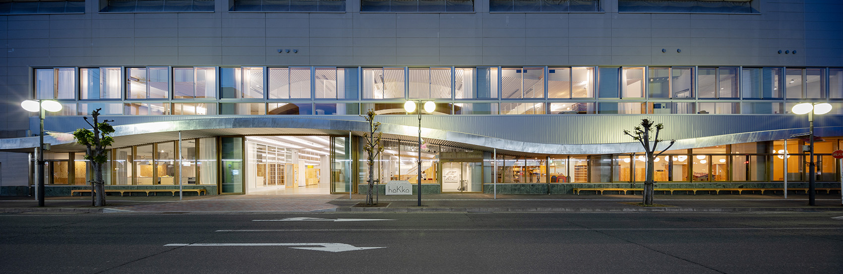 Kitakami儿童健康保障综合设施，日本/利用起伏天花与地面打造趣味空间-32