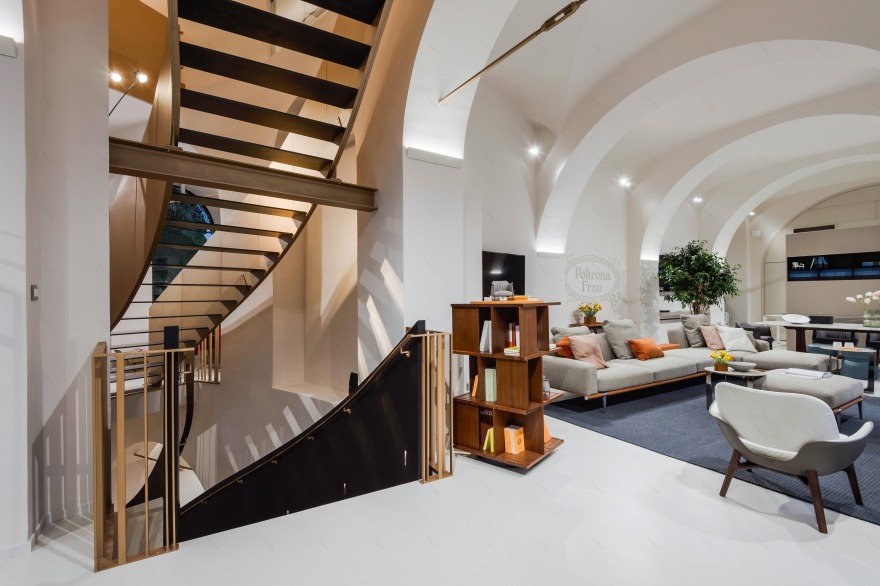 波尔特罗纳·弗劳展厅-0