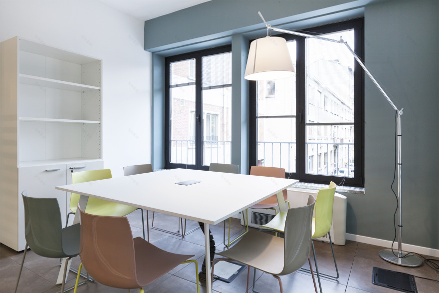 米兰 DoveVivo 总部室内设计 | 红黑白构建现代办公空间-16