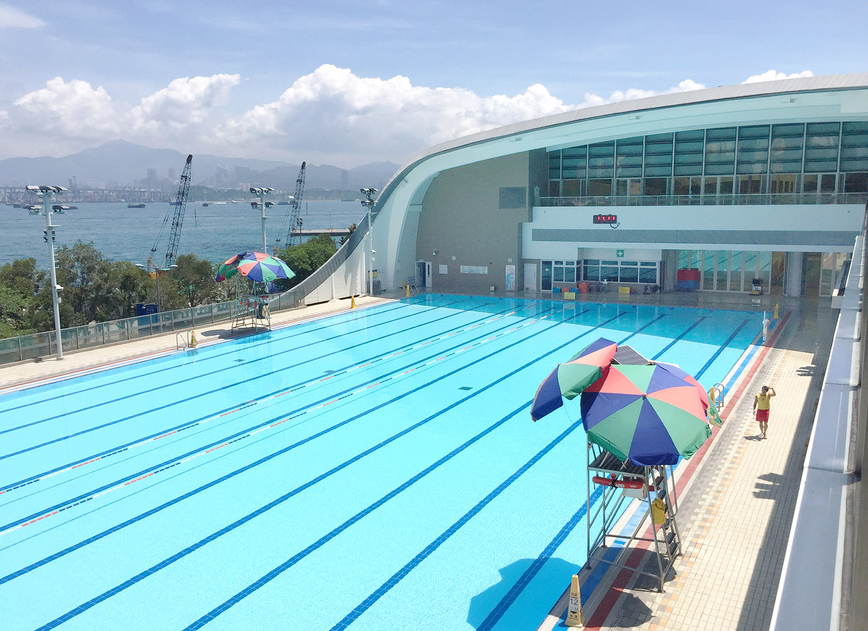 坚尼地城游泳池，香港/香港岛都市中的「太空船」-26