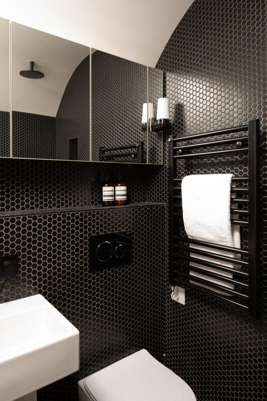 伦敦工业风公寓设计-13