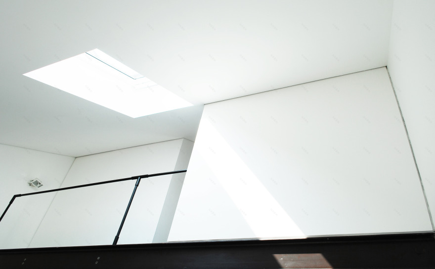 都灵多元文化区三层复式公寓 | 金属折叠楼梯营造双高空间-14