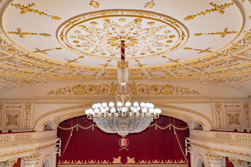 重塑辉煌,Rimini 剧院华美灯光重生-6