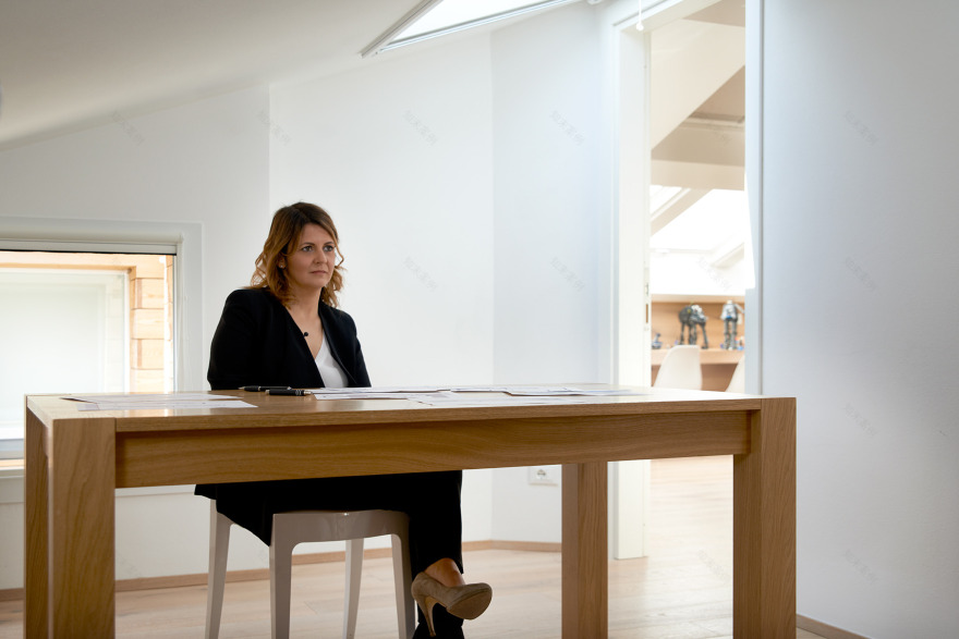 意式公寓顶层翻新,自然光与人工光交融打造温馨生活空间-18