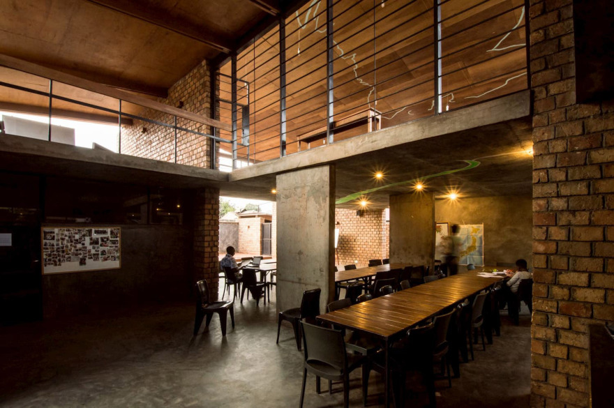 AU学生宿舍(日本建筑学会新人奖),乌干达/东西向墙体提供阴凉,南北侧开口引入光线与风-27