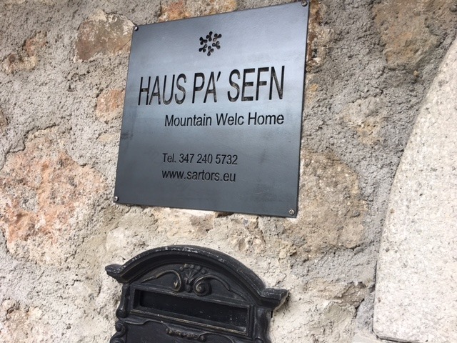 意大利山区百年老屋的现代情感空间-12