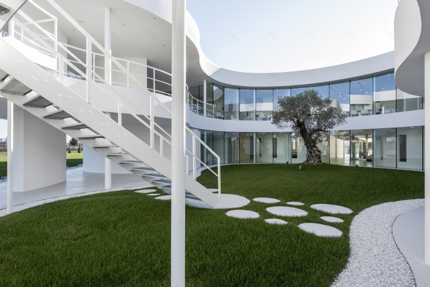 意式蝶舞·Omnicos 化妆品总部办公建筑-10