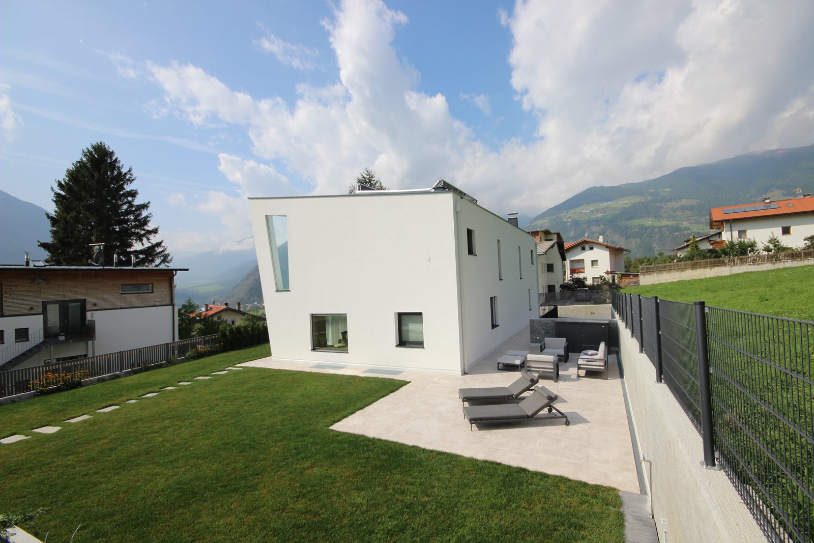 拥抱全景的简约家居设计-1