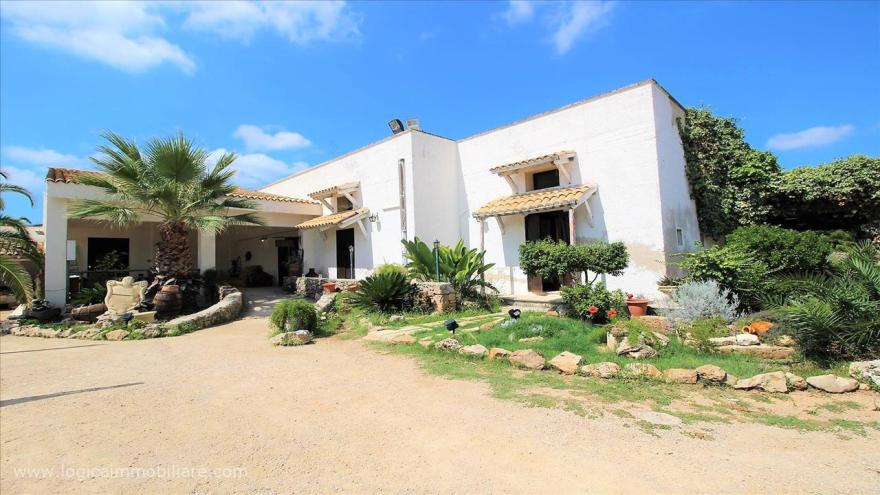 "重现原生美,古今交融的 Masseria 'Li Cafari'别墅改造"-3