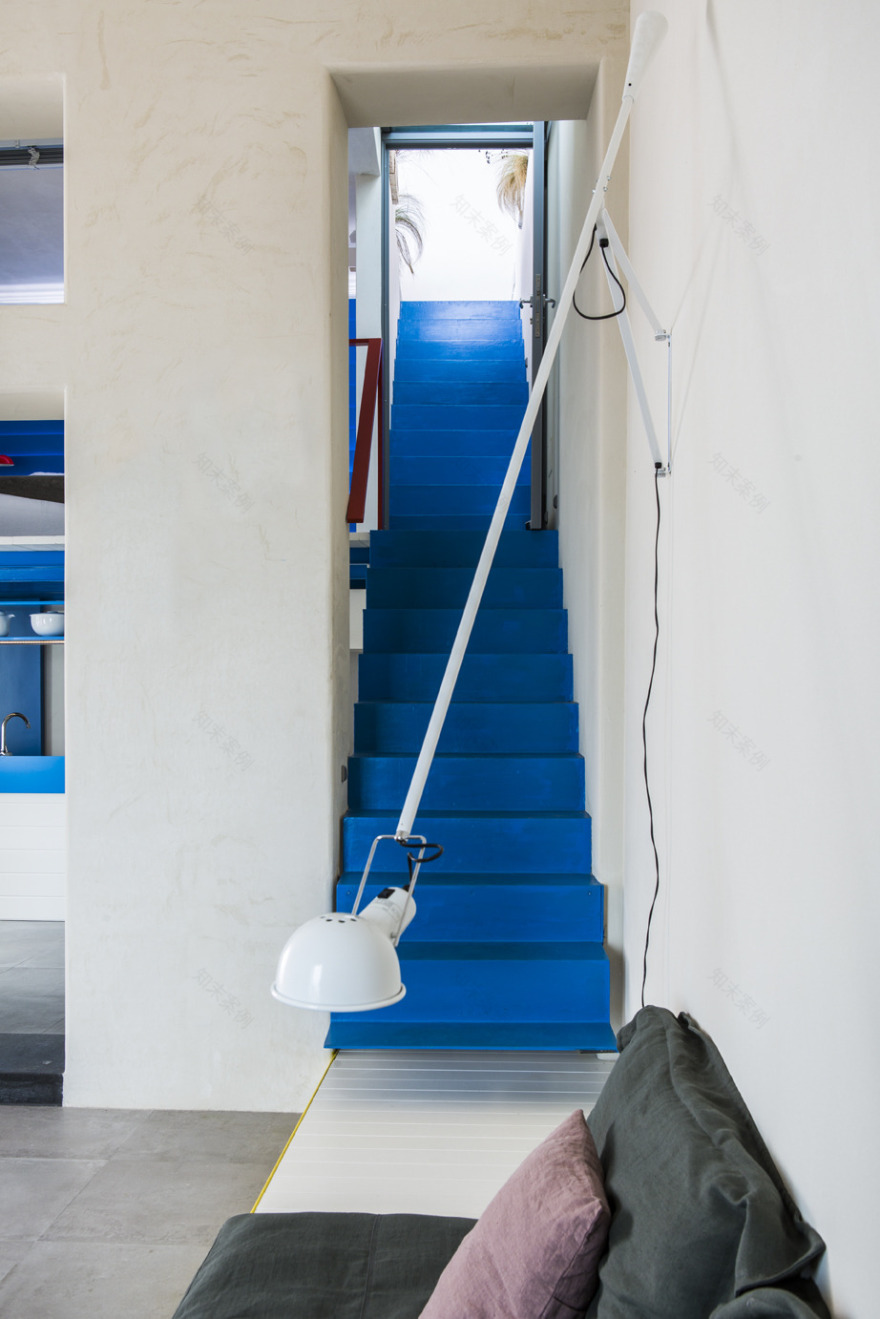 地中海风情的三层别墅设计-5