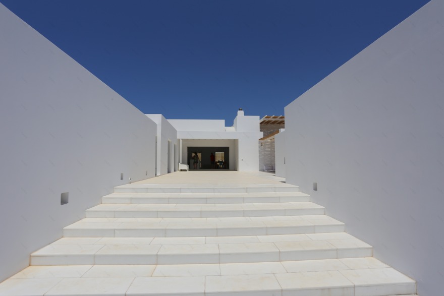 Antiparos 海边别墅 | 简约风格与自然光线完美融合-5