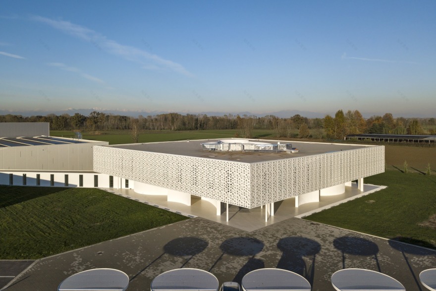 意式蝶舞·Omnicos 化妆品总部办公建筑-23