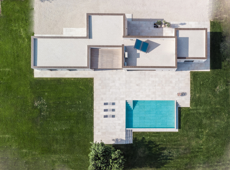 绿意盎然的意式别墅 | 环保建材与自然美景的完美融合-4