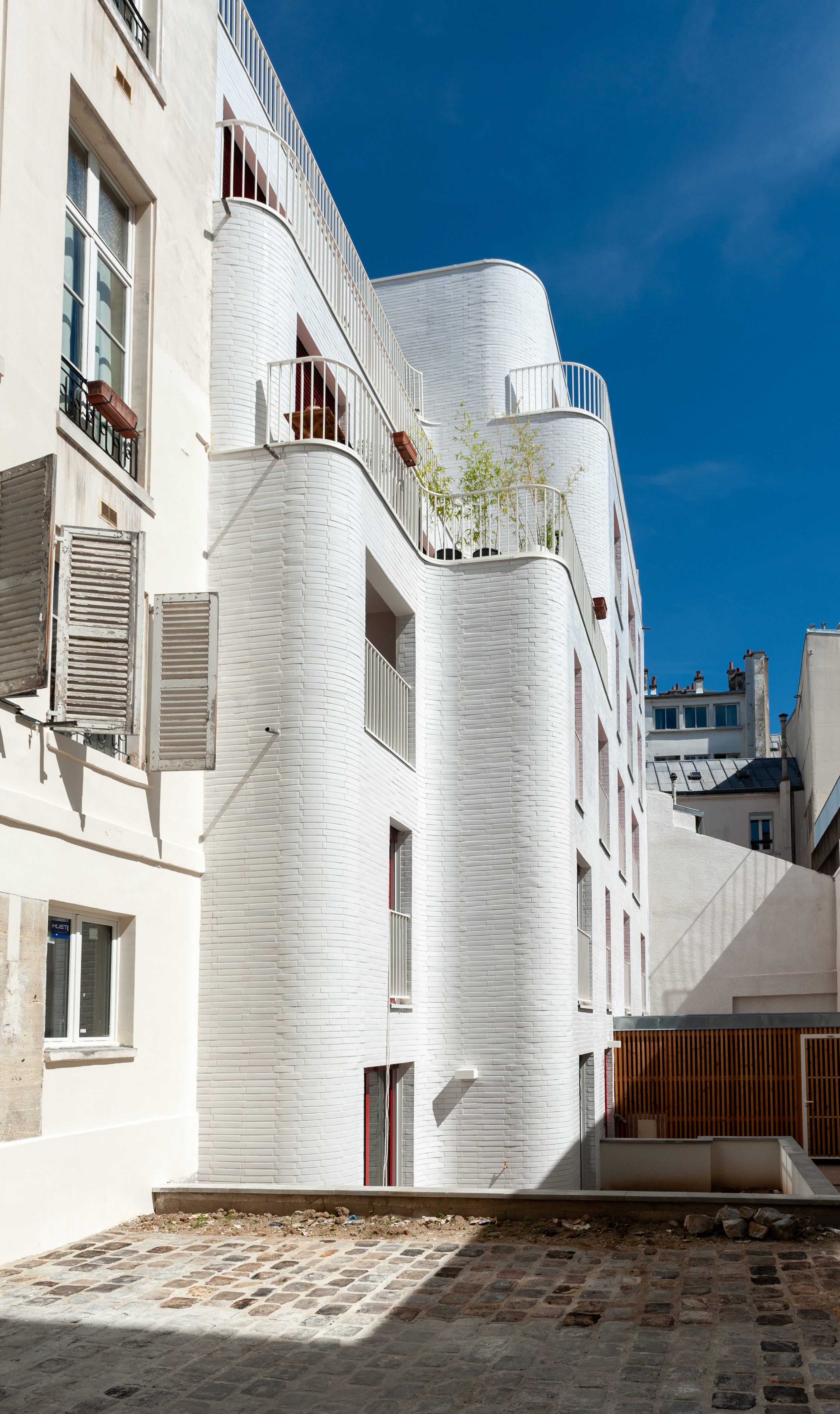 巴黎公寓建筑 | 修复与创新的完美结合-1