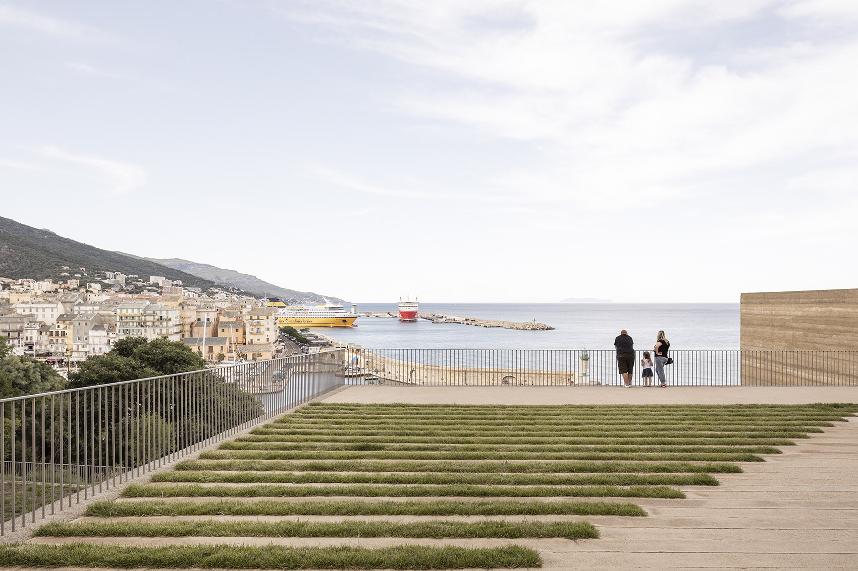 Bastia城堡与港口间的景观空间，法国/充满绿意的舒适连接-71