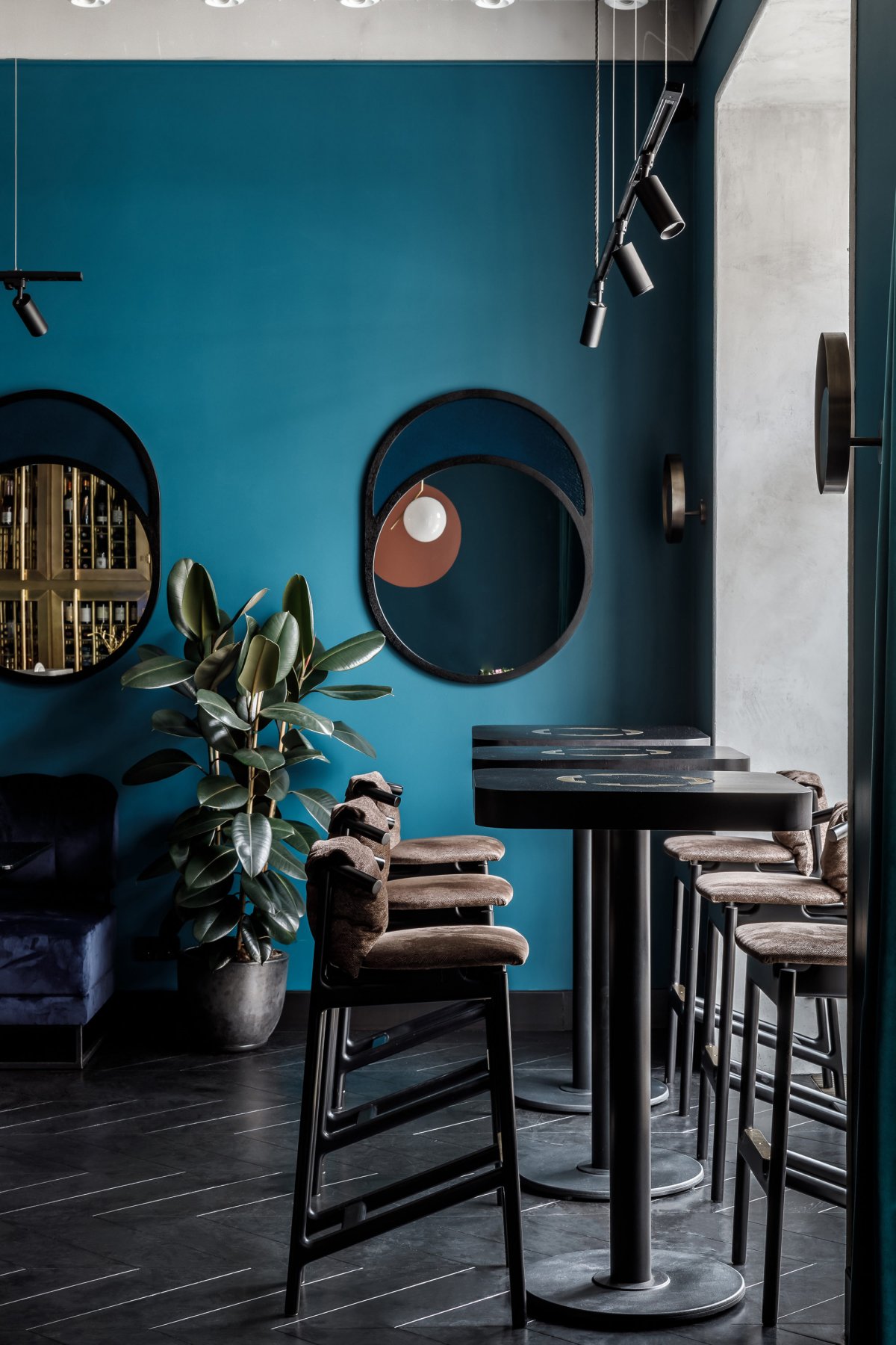 Brodo Design | Alex Brodovich Bar-6