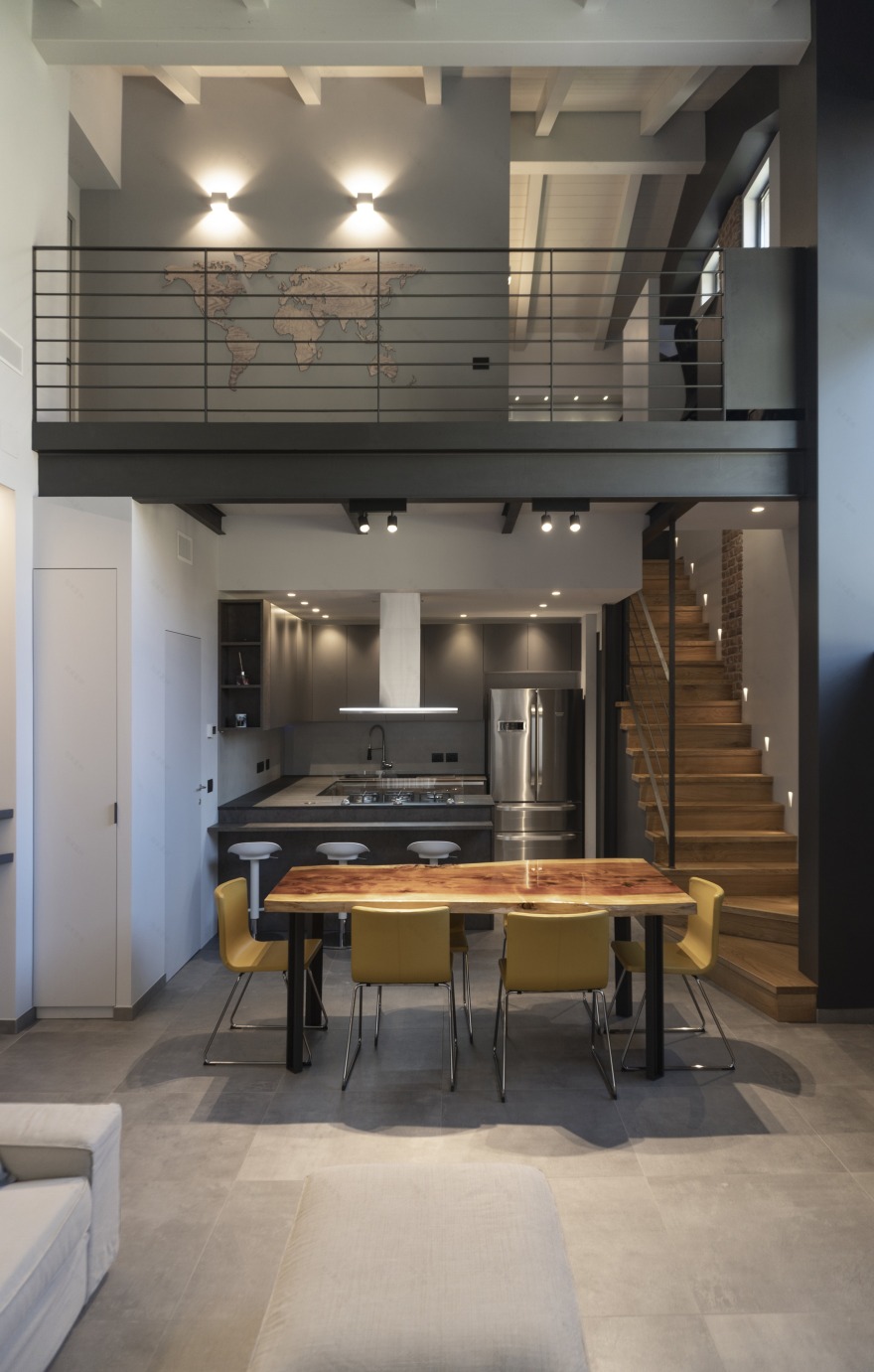 乡村旧屋翻新,金属屏风打造舒适居住环境-2