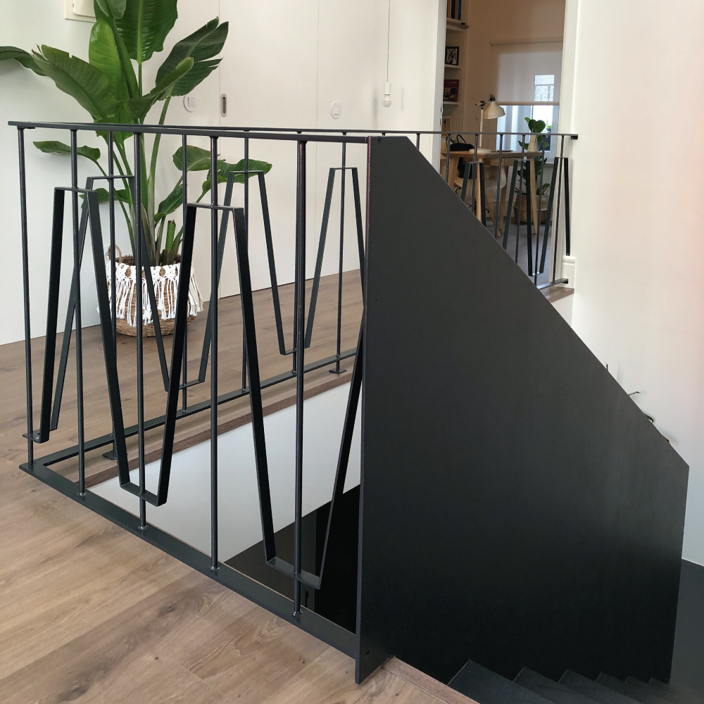 葡萄牙历史中心住宅翻新，木质阶梯成亮点-20