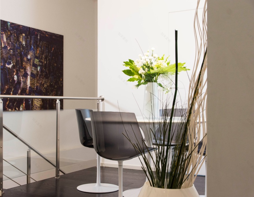 黑白极简,绿意盎然——意大利私人住宅设计-0