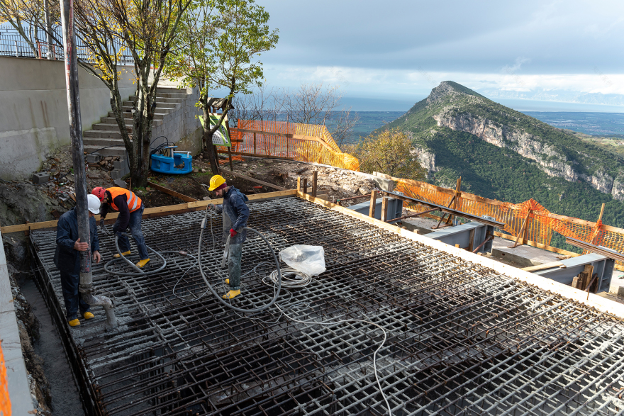 意大利卡普里岛悬空步道花园设计丨Trentinara 市政府-11