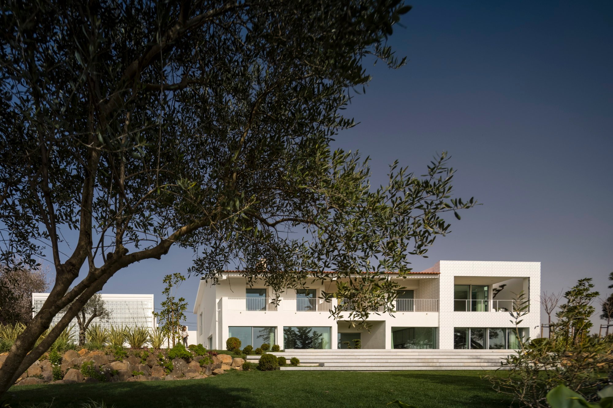 葡萄牙 Estoril RM House 现代别墅设计丨João Tiago Aguiar,arquitectos-29