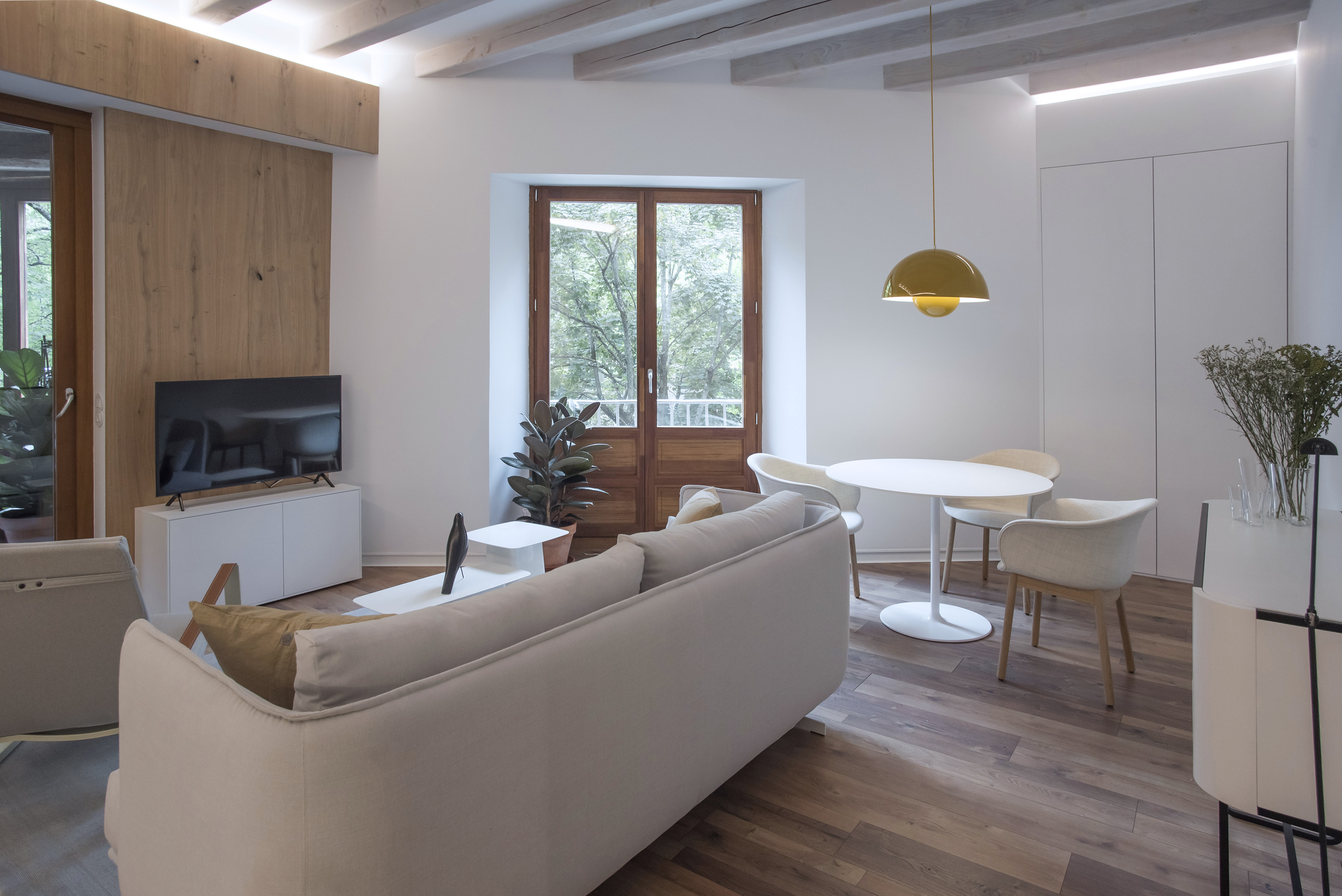 帕姆普洛纳 17 世纪小宫殿公寓 | 现代简约室内设计-2