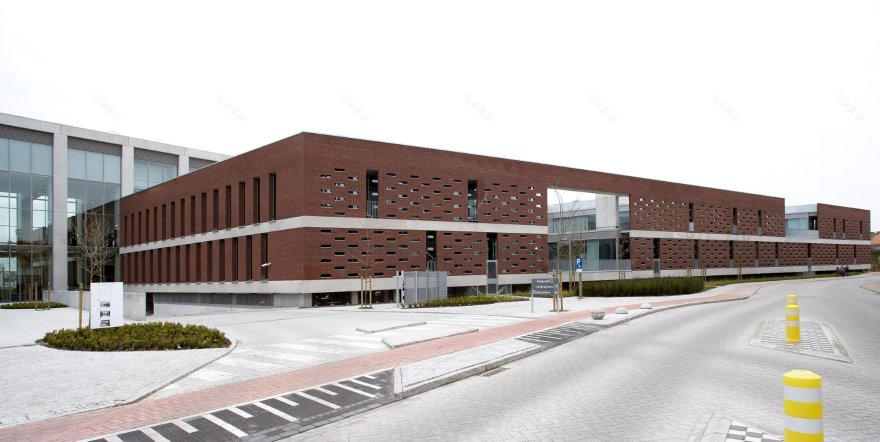 POLO Architects 打造 Telenet 总部办公建筑,融入城市环境-1