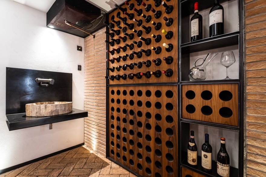 私人别墅里的特色酒窖设计-5