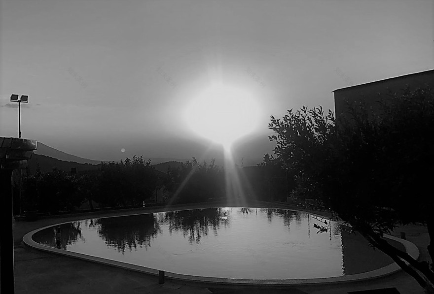 无限延伸的游泳池·与维苏威火山的对话-4