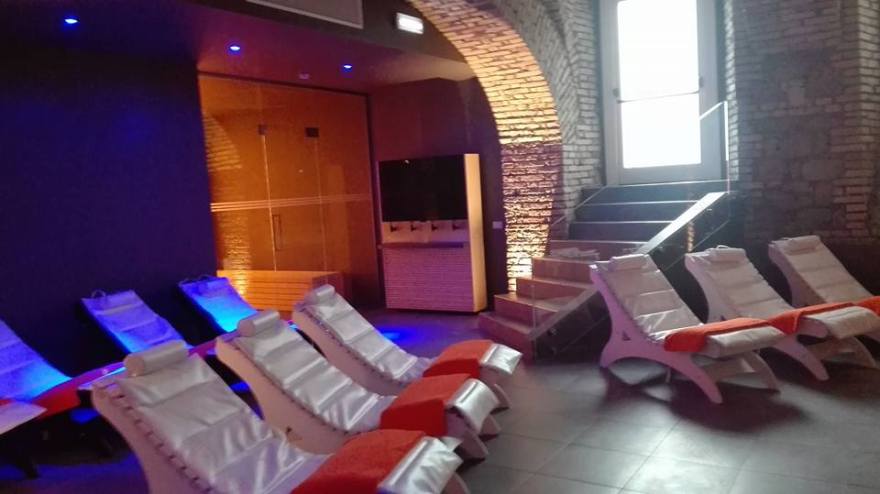 历史遗迹中的现代健康中心-5