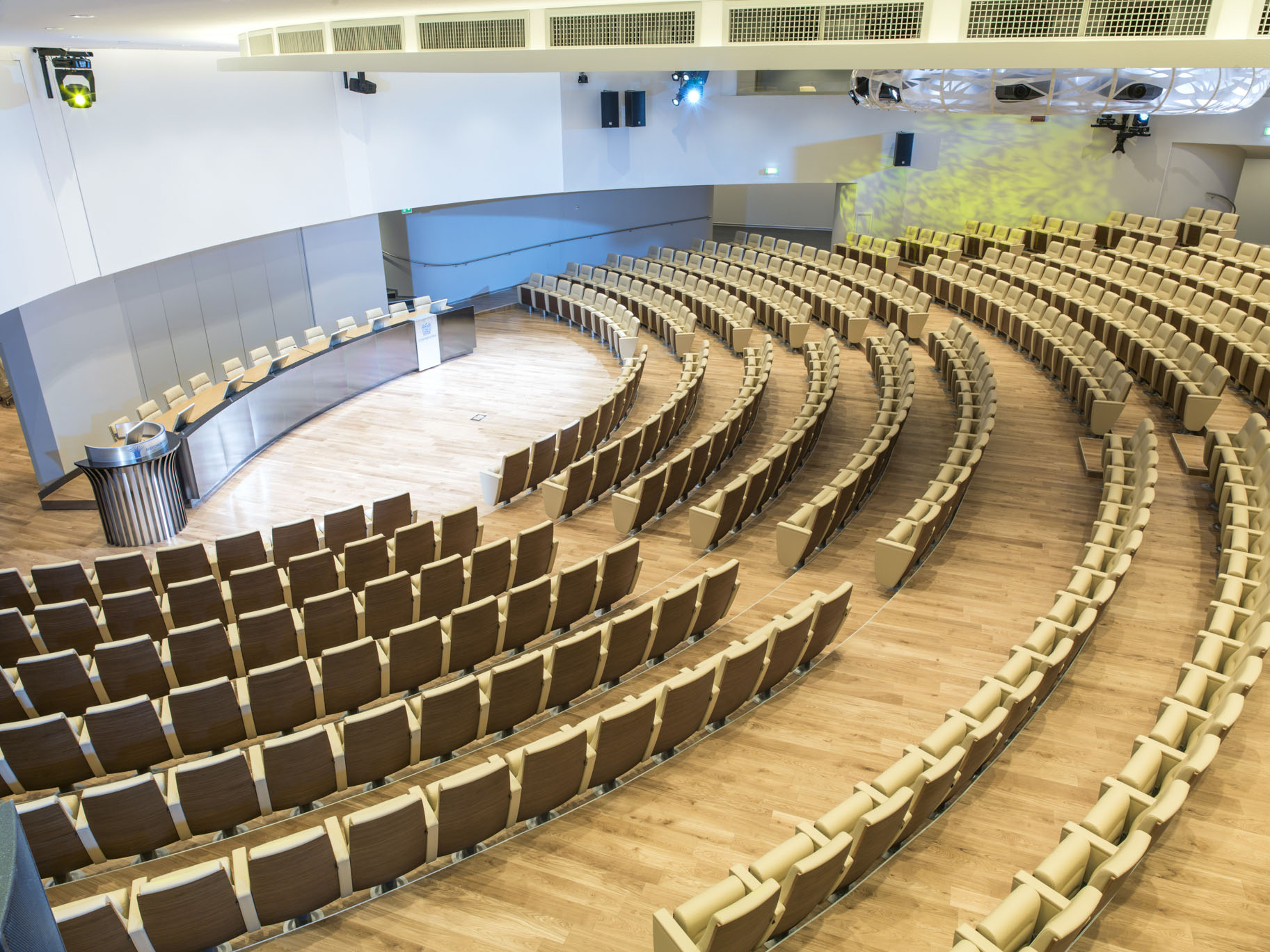 罗马技术大厅翻新 · 现代风格与先进技术的完美融合-13