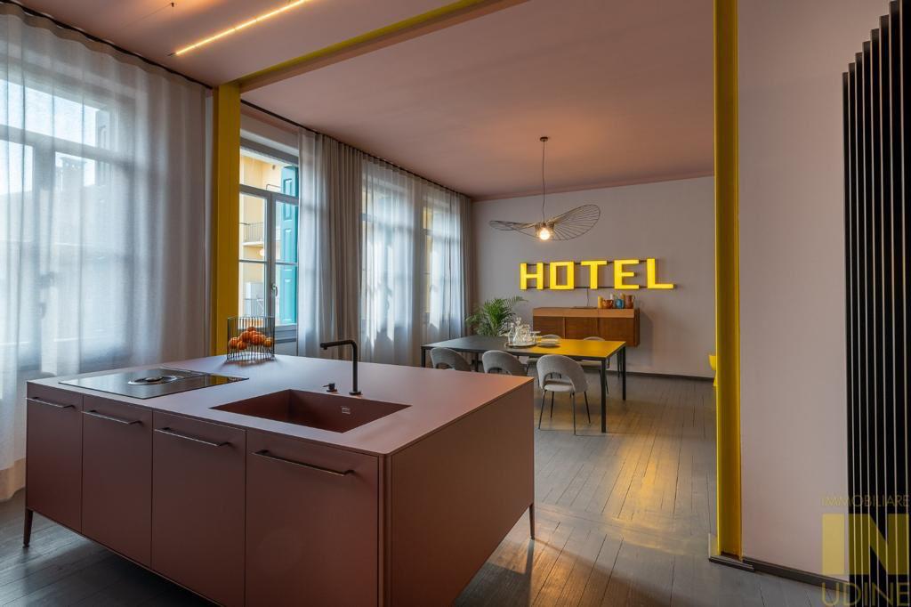 意大利乌迪内历史中心住宅改造，保守与现代的完美融合-2