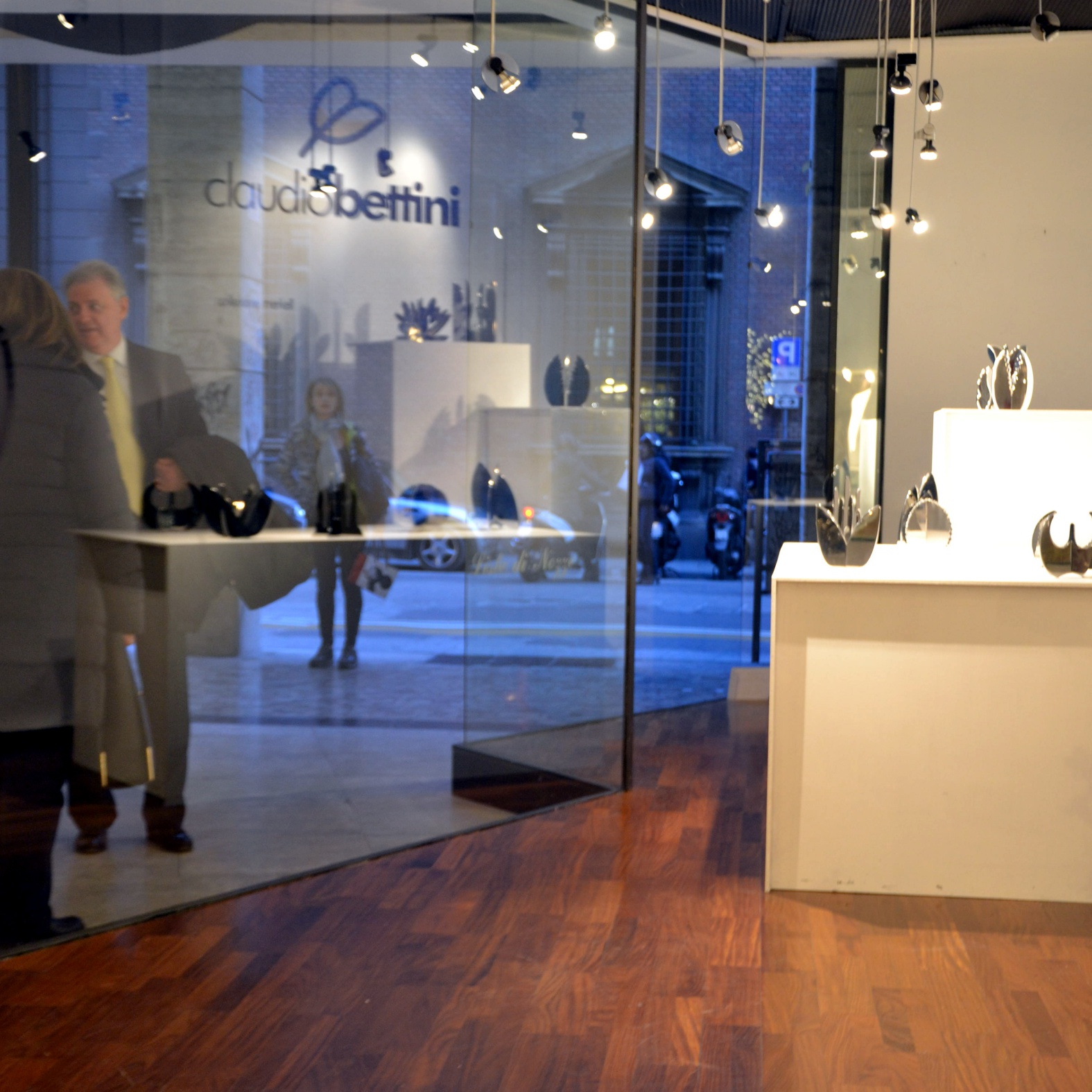 现代简约家居,优雅中心桌打造生活空间-8