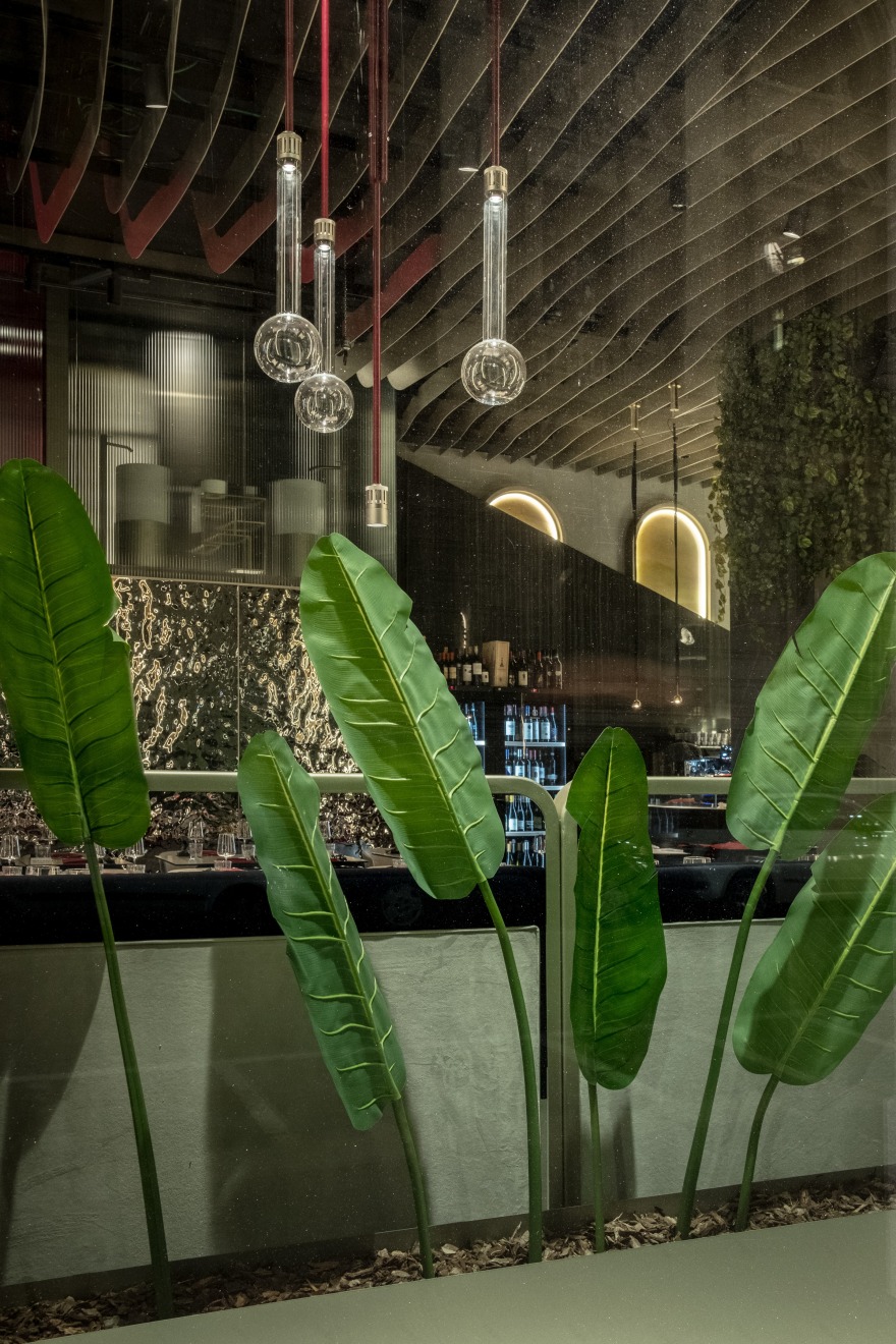 Milan 繁华中心的戏剧性餐厅-41