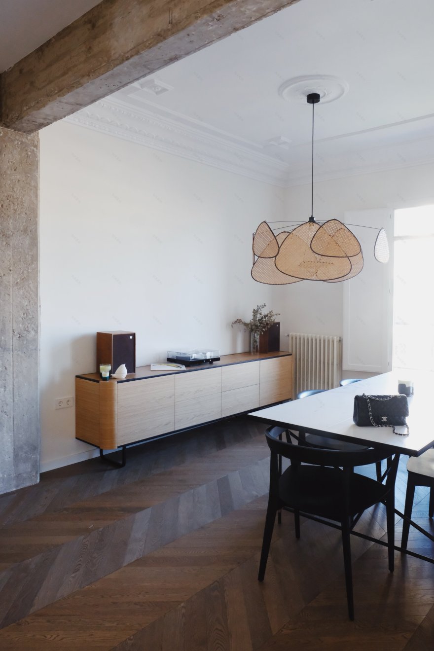 Momocca 打造 Bauhaus 风格平层住宅-0