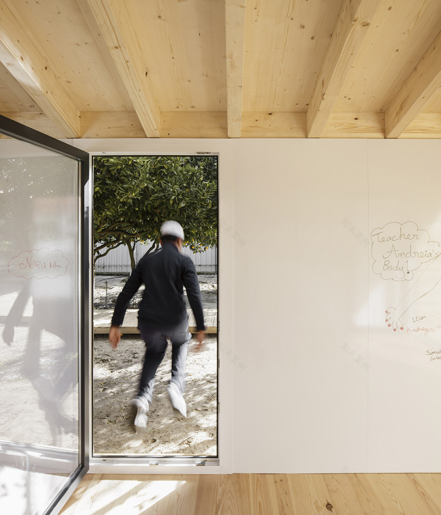 果园中的模块化木结构教室丨葡萄牙丨Estúdio AMATAM-55