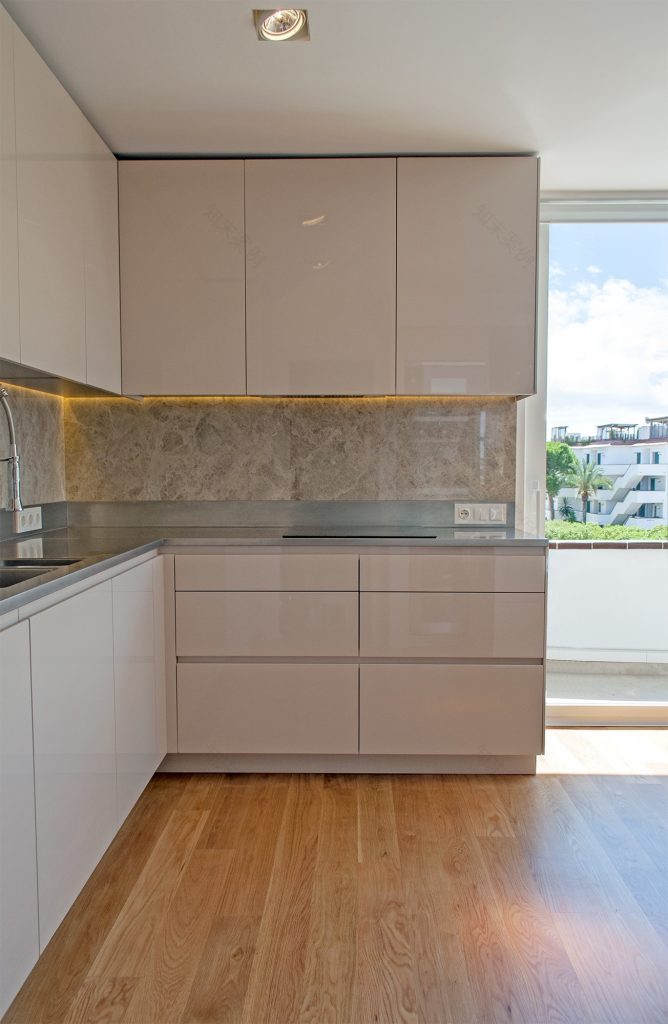 重塑 1960 年代公寓,尽享西班牙 Sitges 海湾美景-9