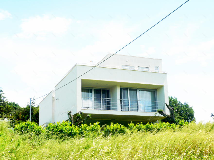 全面融入环境的别墅设计-2