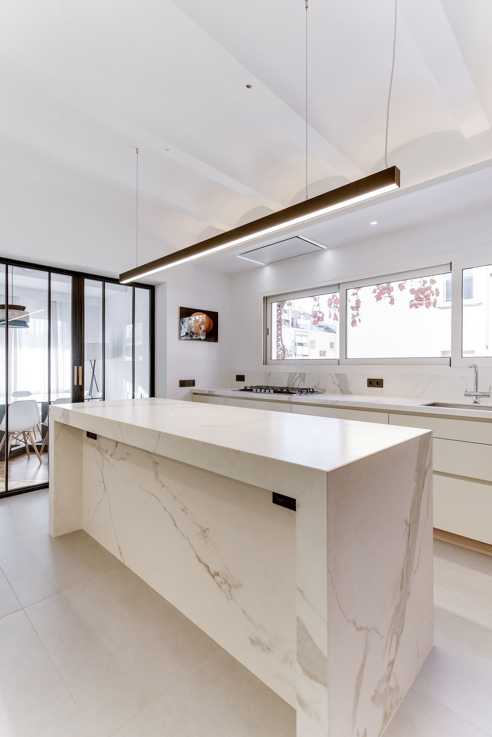 优雅的西班牙风 · LUV Studio 的现代厨房设计-3