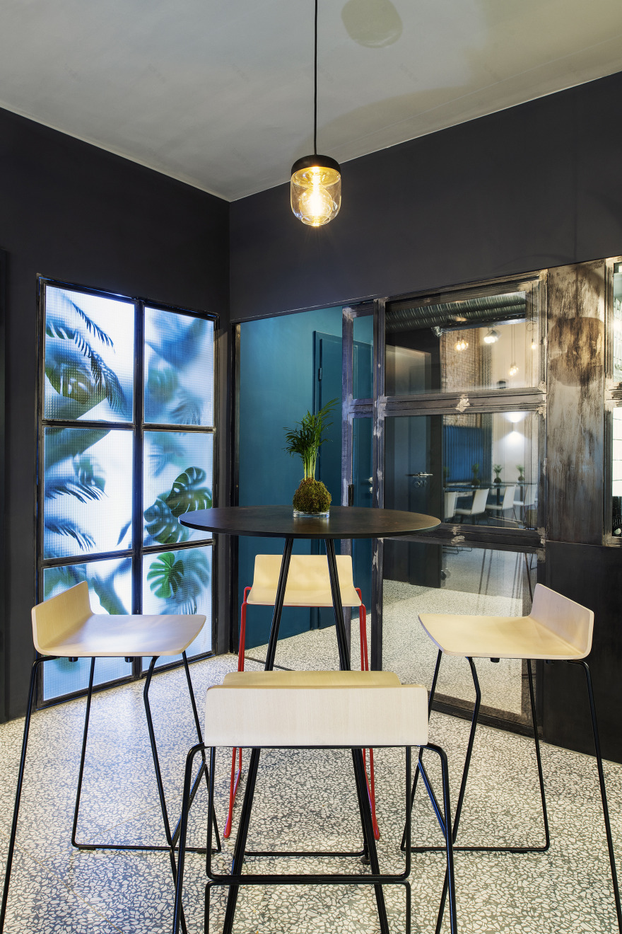 明亮温馨的咖啡馆-8