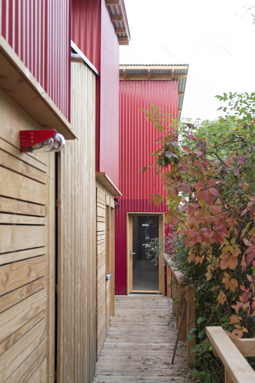 临时居住空间的绿色创新实践——法国 Stains 社区家园项目-0