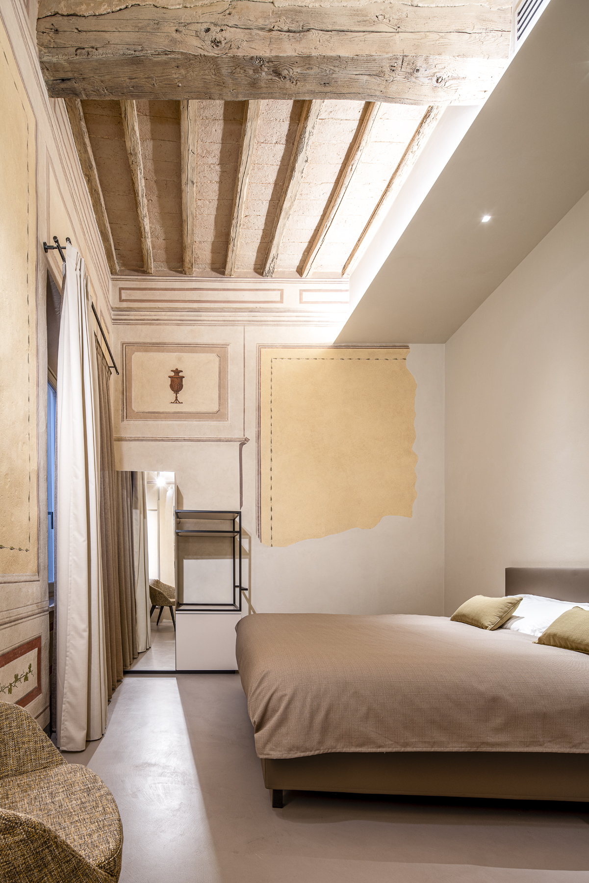 历史宅邸的现代重生 | 灯光与家具的完美融合-9