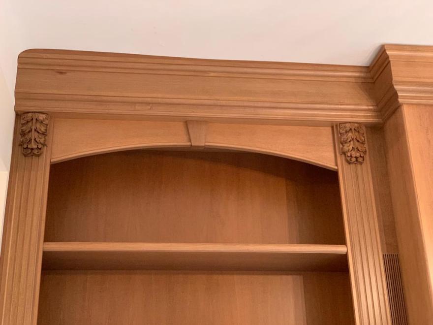 带有经典壁炉的起居室·带有壁炉的书架墙-9