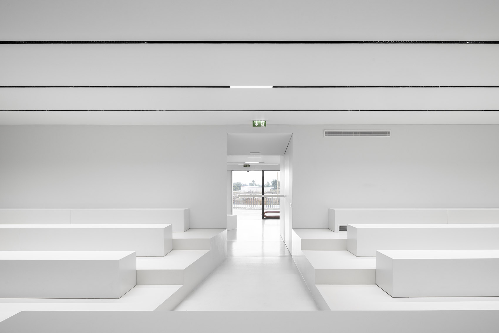 Ramalhos办公空间改造与扩建，葡萄牙/简洁纯粹的展示和办公空间-51