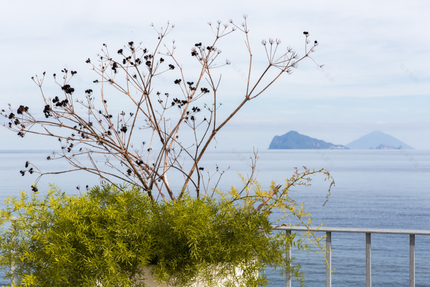 地中海风情的三层别墅设计-3