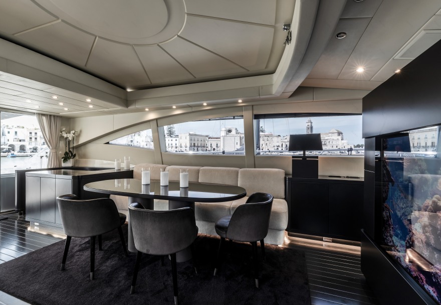 意式奢华游艇 Mangusta 92 现代翻新设计-7