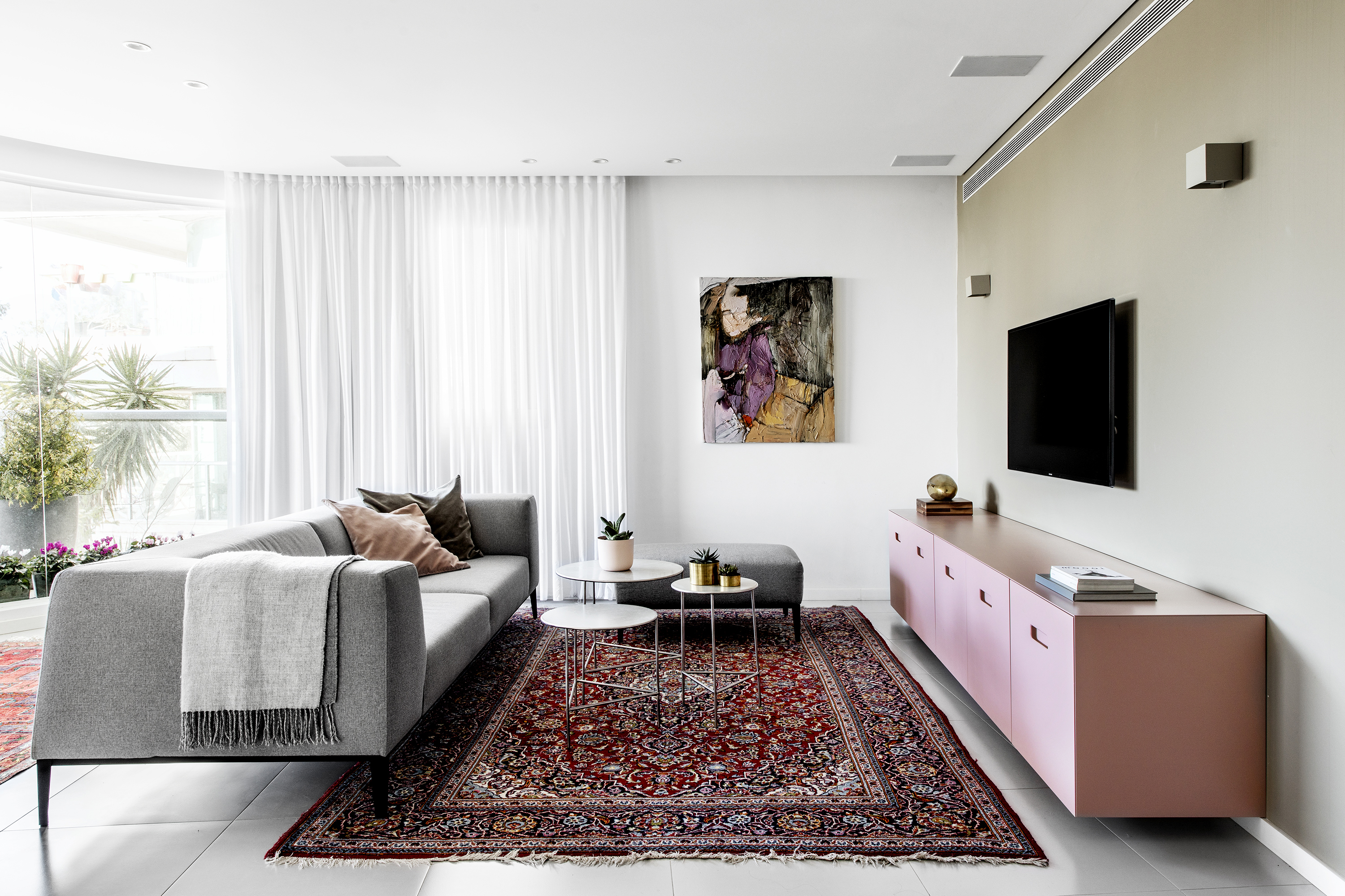 Tel-Aviv 五口之家公寓改造,明亮宽敞的现代生活空间-0