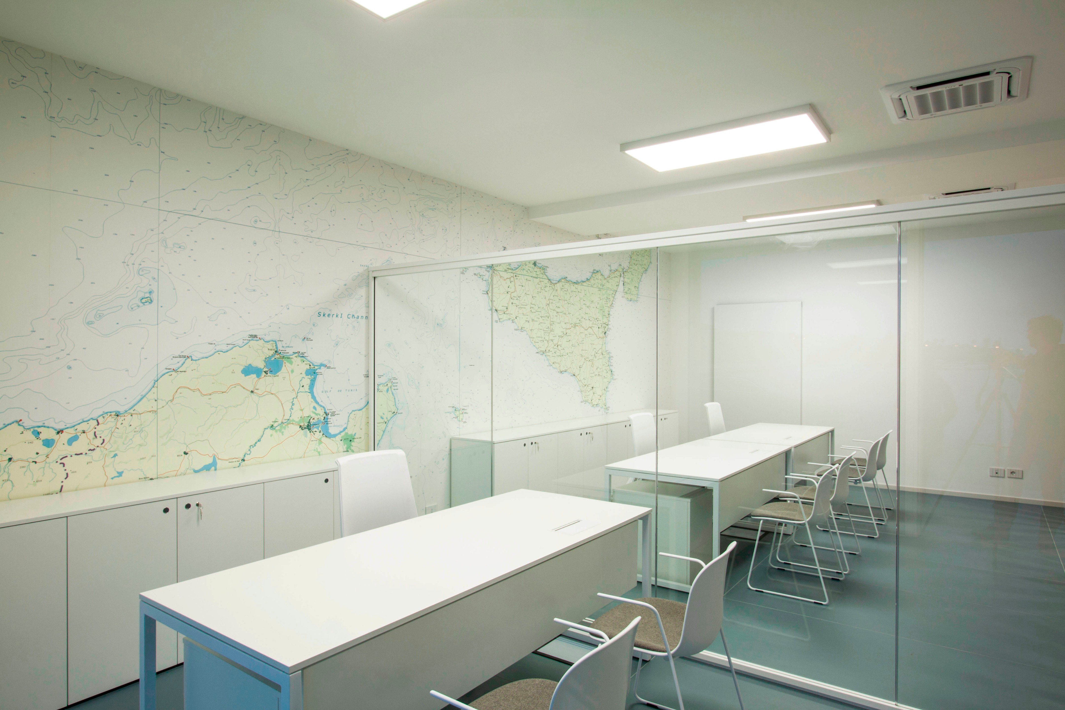 优化空间利用的意大利旅游港口办公室设计-11